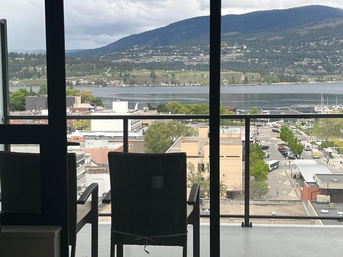 Amazing Brand New Lakeview Condo Downtown Kelowna Exterior photo